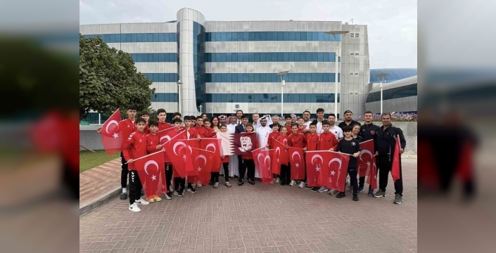 Katar’da mahsur kalan Kuşadası kafilesi Türkiye'ye döndü