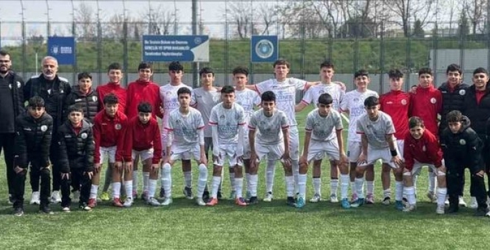 Körfez Gençlerbirliği U14 takımı Türkiye finali için Uşak'ta sahaya çıkıyor