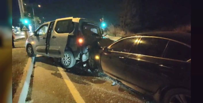Kuşadası'nda alkollü sürücüden zincirleme kaza: 4 yaralı