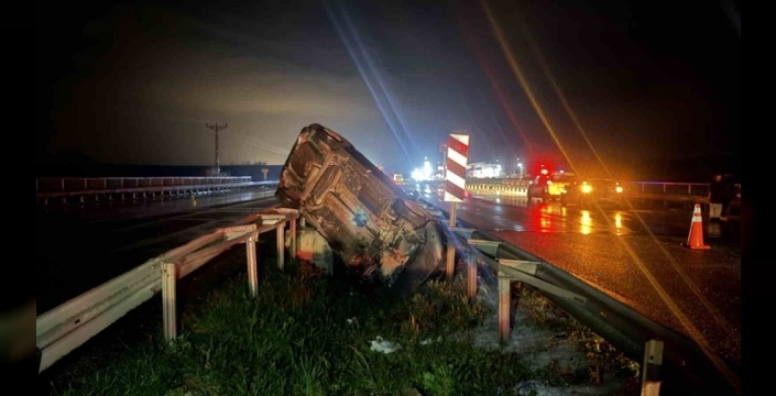 Lüleburgaz'da korkunç zincirleme kaza: 2 yaralı, otomobil alev topuna döndü!
