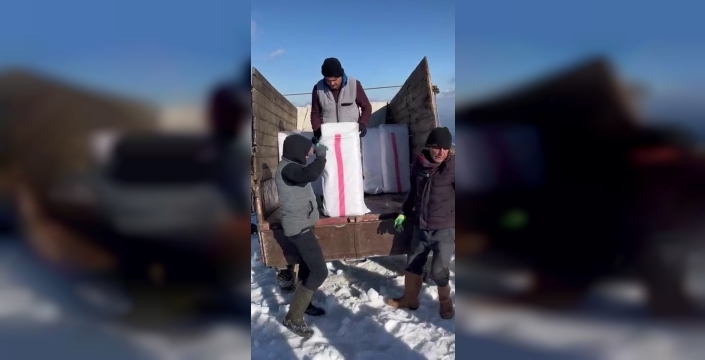 Madran Dağı'nın zirvesindeki kar, yazın serinleten lezzete dönüşüyor