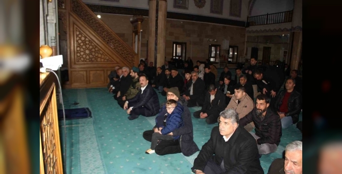 Malazgirt'te bayram namazı coşkusu: İlçe halkı camileri doldurdu