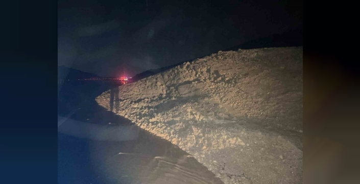 Manisa'da sağanak felaketi: Dere taştı, yollar kapandı, acil uyarı!