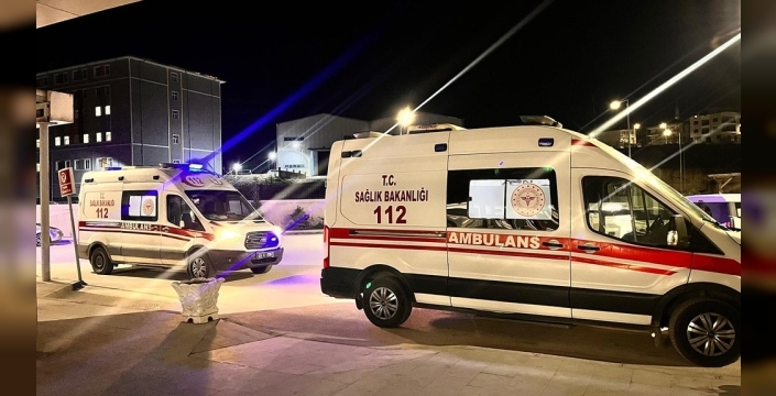 Manisa'da yolun karşısına geçmek isteyen yaşlı kadına otomobil çarptı