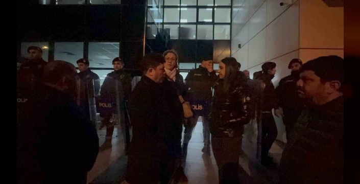 Marmaris Belediyesi'nde Gece Yarısı Operasyonu: Polis Arama Çalışmalarını Tamamladı