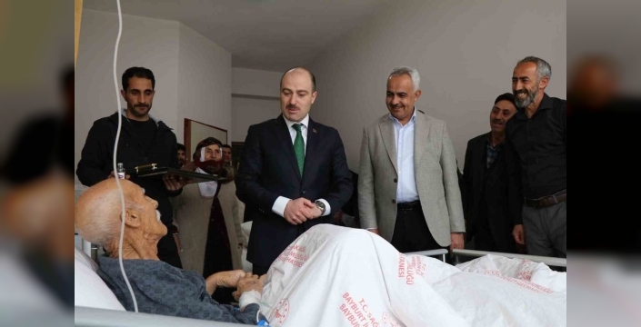 Oltu'da bayramda hastalar unutulmadı