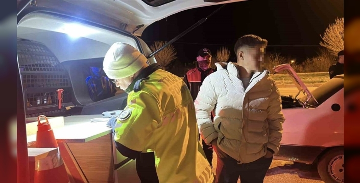 Polisin 'dur' ihtarına uymadı, yakalanınca ilginç savunma yaptı: 'Araçlar vardı yanaşamadım