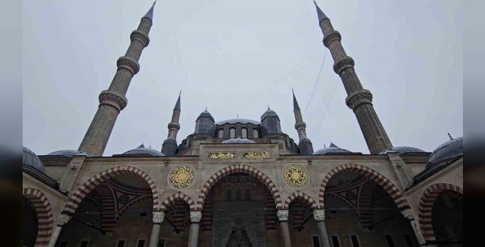 Ramazan Bayramı'nda Selimiye'ye akın: Tarihi cami ziyaretçi rekoru kırıyor