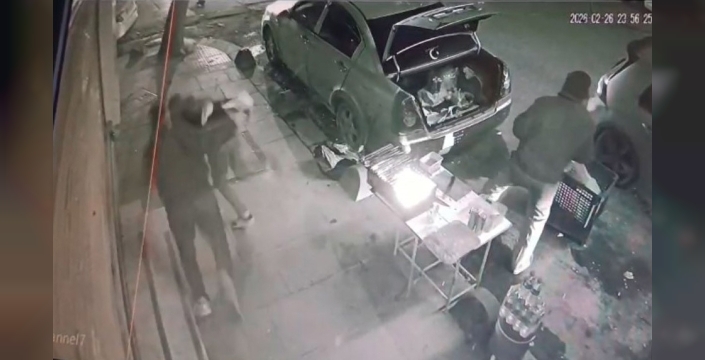 Sultangazi'de korku dolu anlar: Kaldırımdakilere kurşun yağdırdılar!