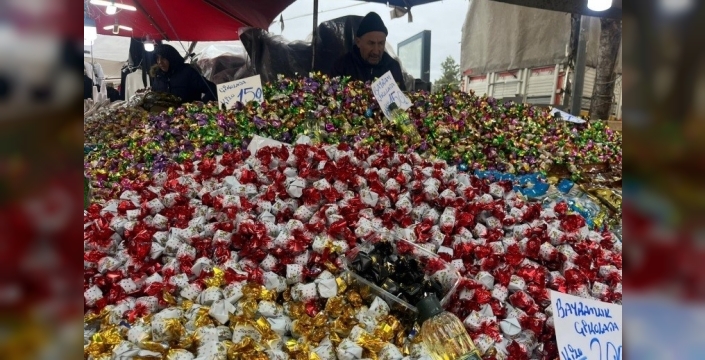 Tavşanlı pazarında bayram hazırlıkları zirveye ulaştı