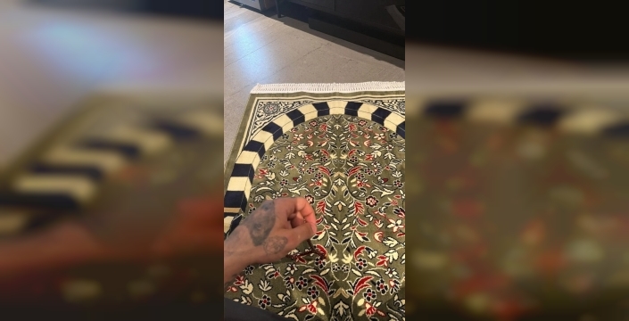 Uzi'den Kadir Gecesi paylaşımına yanıt: 'Gösteriş amacı taşımıyorum!