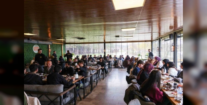 Vali Sözer, bayramda çocuklar ve öğrencilerle bir araya geldi