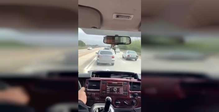 Adana'da trafikte akılalmaz 'makas' denemesi: Sürücü yakalandı