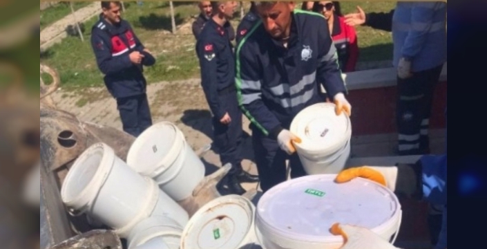 Aksaray'da Kamyon Dolusu Kaçak Gıda Ele Geçirildi: 4 Ton Ürün İmha Edildi