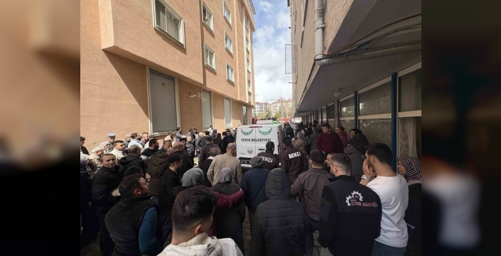 Apartman yangınına müdahale ederken çatıdan düşen adam hayatını kaybetti
