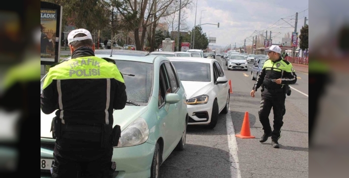 APP Plaka ve Multimedya Uyarısı: 1 Mayıs'a Kadar Bilgilendirme, Sonrası Cezai İşlem