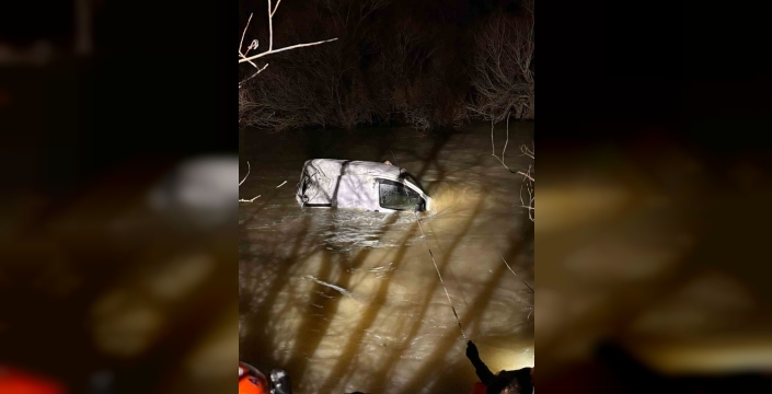 Aras Nehri'nin azgın sularına kapılan sürücü, nefes kesen operasyonla kurtarıldı