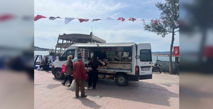 Ayvalık, Hüsamettin Cindoruk'u vefatında andı