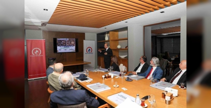 Başkan Özlü'den Siyasi Parti İl Başkanlarına Prestij Yatırımları Sunumu