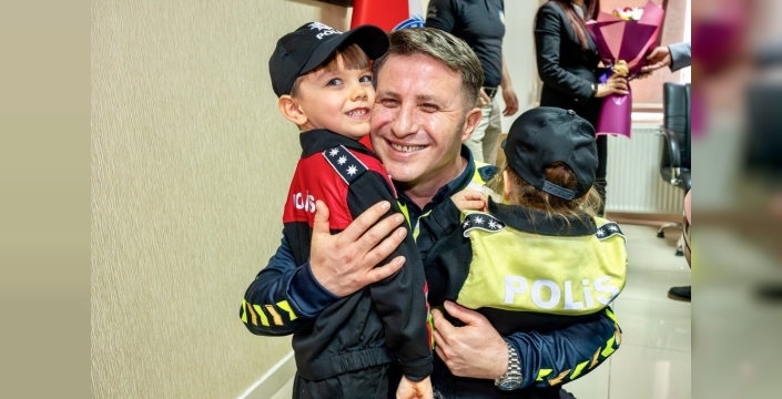 Bilecik'te anaokulu öğrencilerinden polislere anlamlı sürpriz