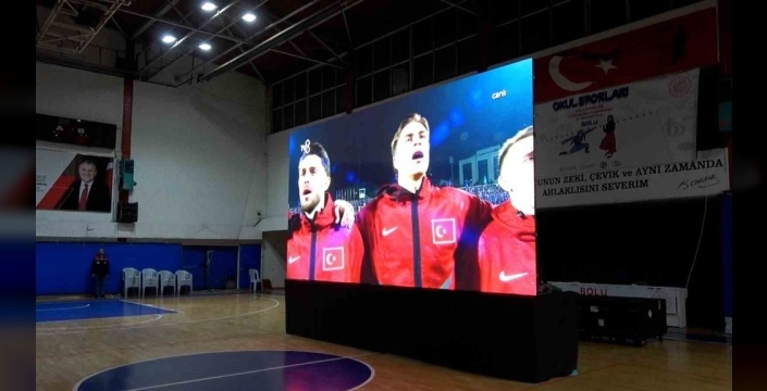 Bolu'da zafer coşkusu: Yüzlerce kişi milli maçı dev ekranda izledi, Türkiye Dünya Kupası'na gidiyor!