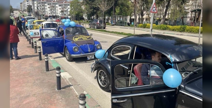 Bursa'da vosvoslarla otizm farkındalığına dikkat çekildi