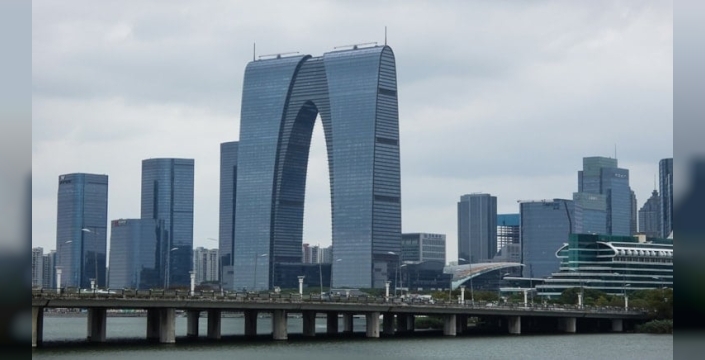 Çin'de dev pantolon şeklinde gökdelen inşa edildi