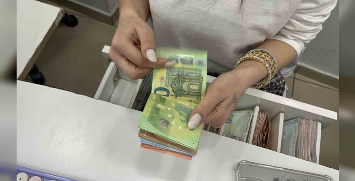 Dalgınlık 5 Bin Lira'ya Mal Oldu: Döviz Bürosu Çalışanı Yardım İstiyor
