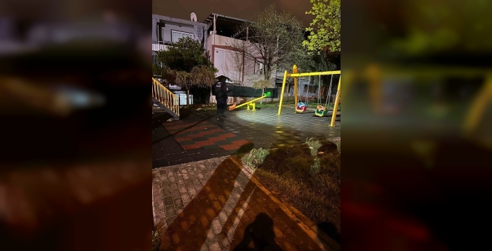İzmir'de parkta oynayan çocuğa bıçaklı saldırı: Şüpheli yakalandı