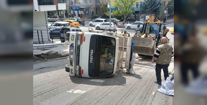 Kamyon sürücüsü, kazayı önlemek için aracını devirdiğini iddia etti