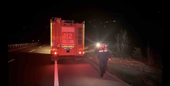 Karabük'te otomobil, yola çıkan ata çarptı: 3 yaralı