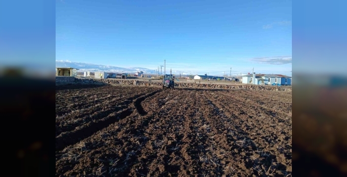 Kars'ta 2026 ekin sezonu açıldı: Çiftçiler toprağa indi