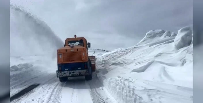 Kars'ta kar ve tipi hayatı felç etti: 33 köy yolu ulaşıma kapandı