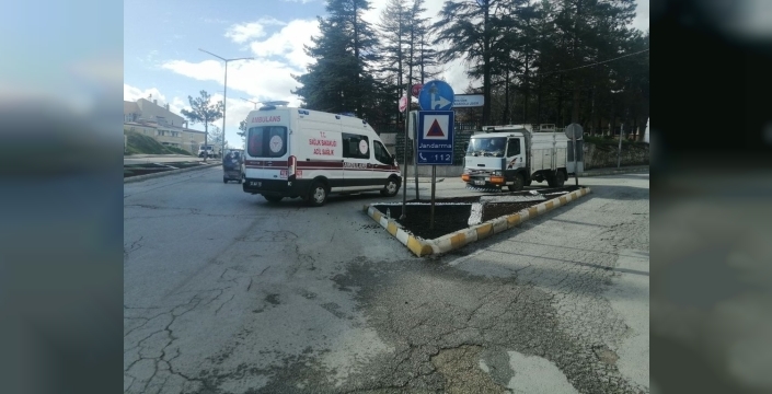 Kask hayat kurtardı: Motosiklet sürücüsü kazayı hafif atlattı
