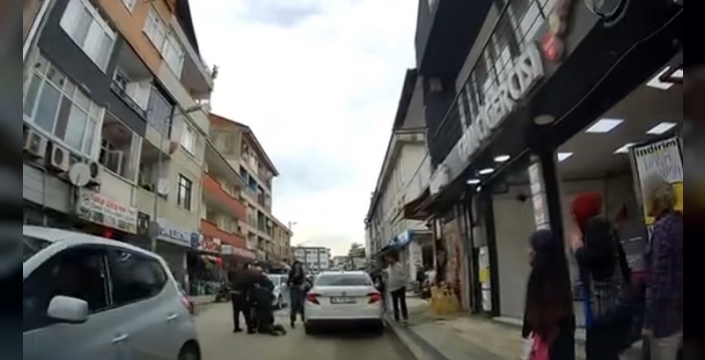 Korkunç kaza! Yayaya çarpan sürücü direksiyonu başkasına verdi, yaralıyı ölüme terk ettiler