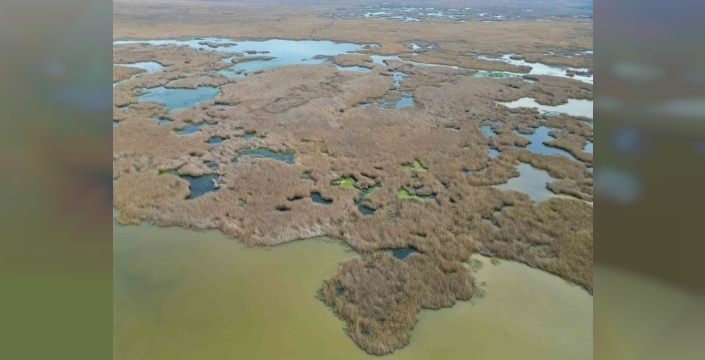 Kuraklıkla boğuşan Eber Gölü'nde umut veren yükseliş: Sular tekneleri yuttu!
