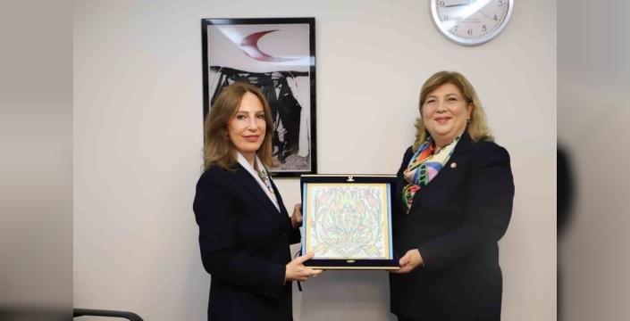 KUTSO heyeti Türk Kızılay'ın genel merkezini ziyaret etti