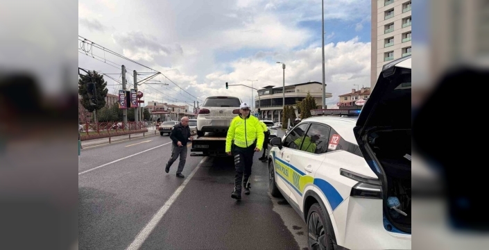 Mürekkep Balığı Gibi Duman Çıkartan Araca 4 Bin TL Ceza Kesildi