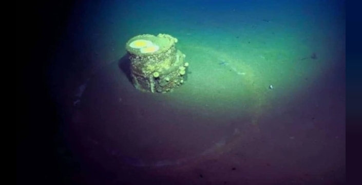 Okyanusun Derinliklerinden Şok Eden Keşif: 50 Yıllık Gizemli Variller Beyaz Halkalarla Ortaya Çıktı!