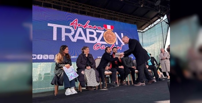 ‘Taşacak Bu Deniz’ oyuncuları Trabzon Günleri’nde hayranlarıyla bir araya geldi
