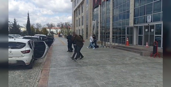 Uşak'ta uyuşturucu operasyonu: 3 kişi tutuklandı