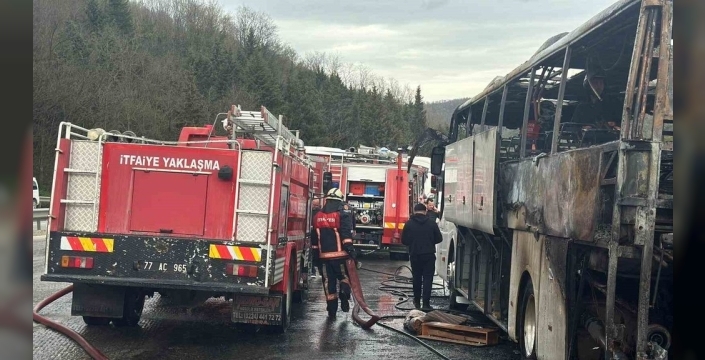 Yalova'da yolcu otobüsü alev alev yandı