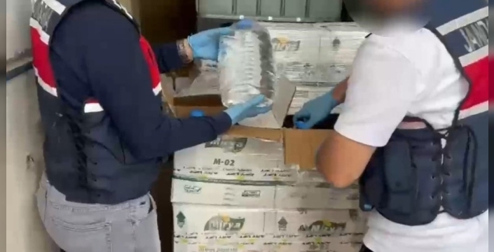 Adana ve Konya'da büyük alkol operasyonu: 13 bin litreden fazla kaçak içki ele geçirildi, 5 kişi tutuklandı
