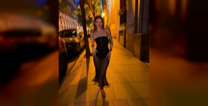 Afra Saraçoğlu'nun şıklığı sosyal medyada gündem oldu