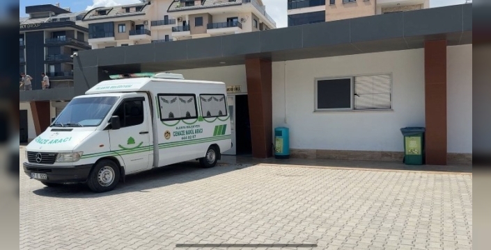Alanya'da yürekleri yakan kaza: Takla atan otomobil alev aldı, 2 cana mal oldu, 3 ağır yaralı