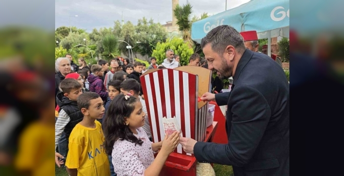 Balıkesir'de çocuklara bayram öncesi hediye yağmuru