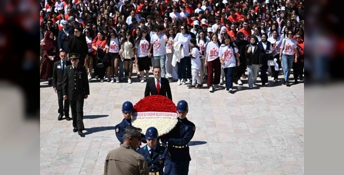 Balıkesirli gençler, 1071 kişilik kafileyle Anıtkabir'de Ata'sını andı: Kuvayımilliye ruhu geleceğe taşınıyor