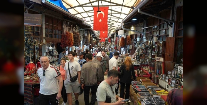Bayram tatili Gaziantep'i canlandırdı: Çarşılar doldu, esnaf yüzü güldü