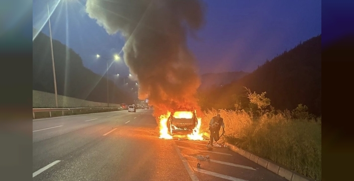 Bayram yolculuğu kabusa döndü: Yangında altınlarını aradı