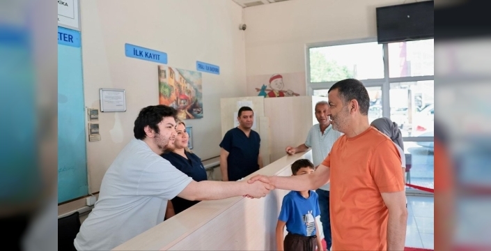 Bayramda da mesai başında olan kahramanlara Başkan Çavuşoğlu'ndan ziyaret